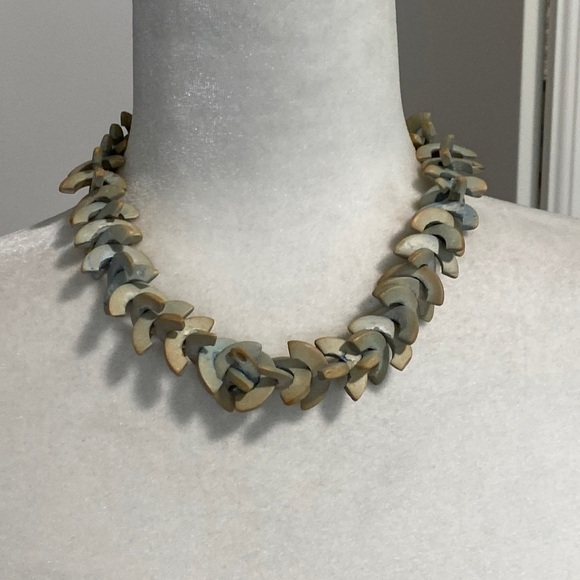 Seashell Cream Howlite Chevron Arrow Bohemian Edgy Minimalist Choker Necklace - Picture 4 of 16